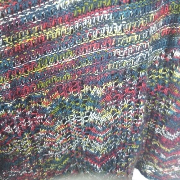 Lightweight Knit Tunic. SIZE M - Picture 2 of 6